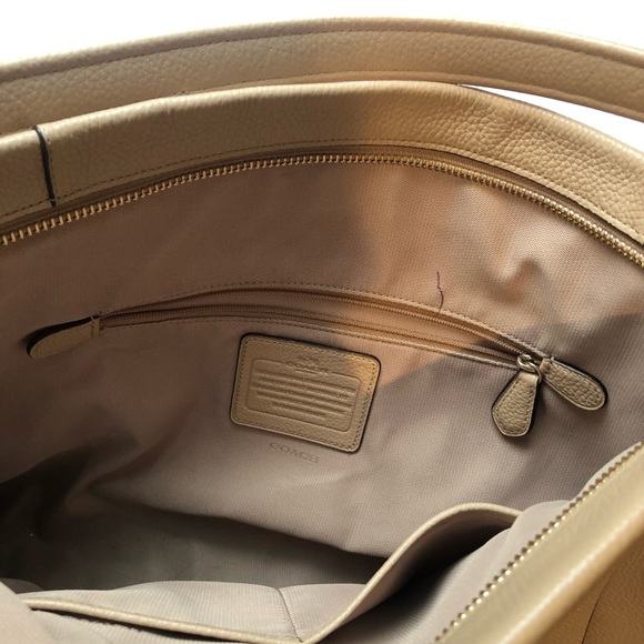 Beige Earth Tone Light Colour Coach Leather Big Purse - Picture 3 of 4